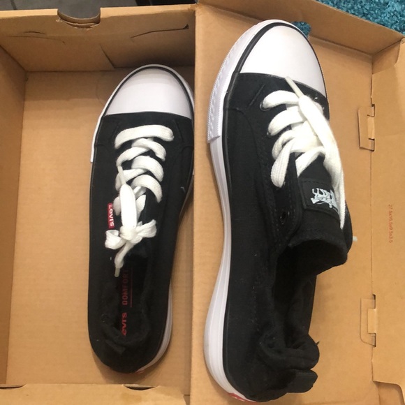 Cute 👟 Levi’s new, no tags 🏷 - Picture 2 of 5